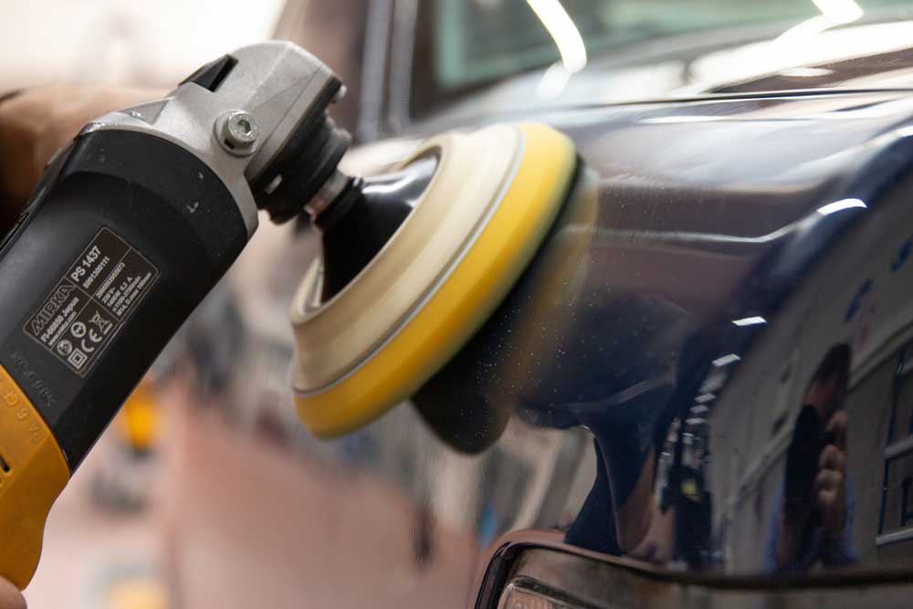 wie-poliert-man-ein-auto-richtig